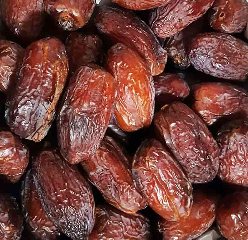 خرما پیارم شاهانی با بافت نرم و طعم شیرین طبیعی